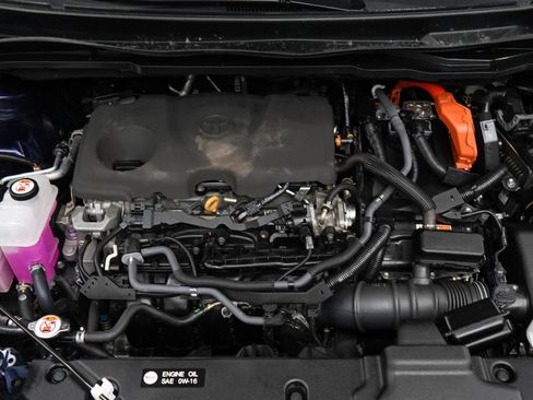 Used 2023 Toyota Sienna XLE AWD/4WD image 32