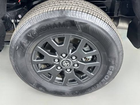 Certified 2025 Toyota 4Runner SR5 AWD/4WD image 32