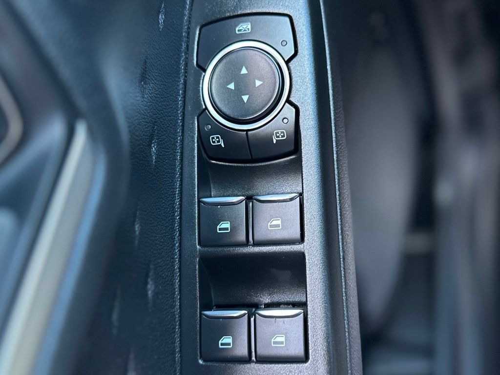Used 2020 Ford Escape SE FWD image 19