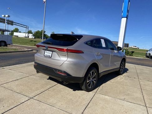 Used 2021 Toyota Venza LE image 11