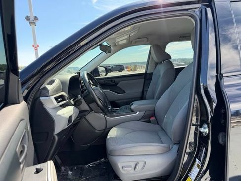 Used 2020 Toyota Highlander LE AWD/4WD image 10