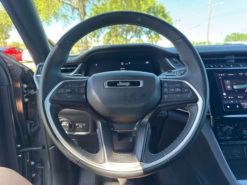 Used 2024 Jeep Grand Cherokee Altitude RWD image 30