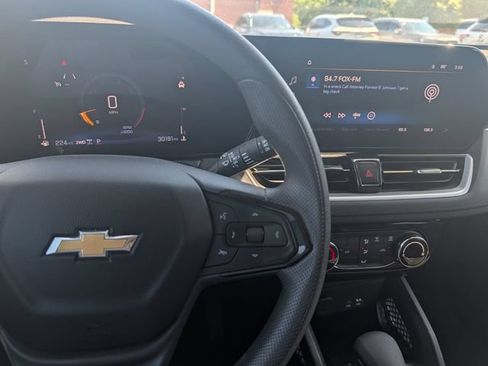 Used 2025 Chevrolet TrailBlazer LT AWD/4WD image 40