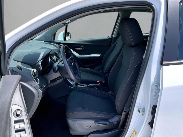 Used 2018 Chevrolet Trax LS FWD image 28