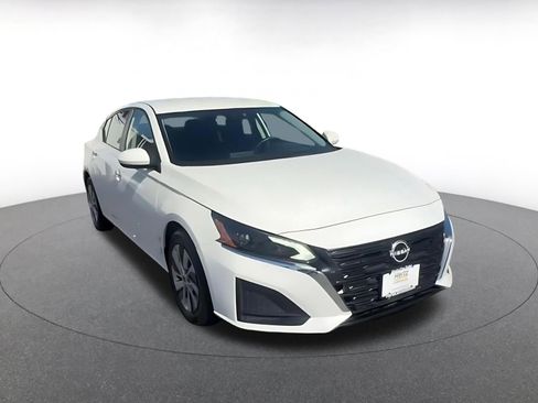 Used 2023 Nissan Altima 2.5 S FWD image 3