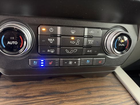 Used 2019 Ford F150 Lariat w/ Equipment Group 502A Luxury image 23