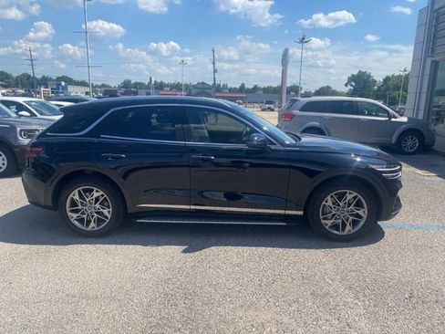 Used 2025 Genesis GV70 2.5T w/ Select Package image 7