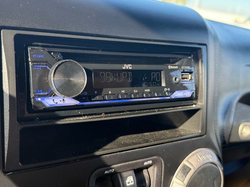 Used 2015 Jeep Wrangler Sport w/ Quick Order Package 24S image 22