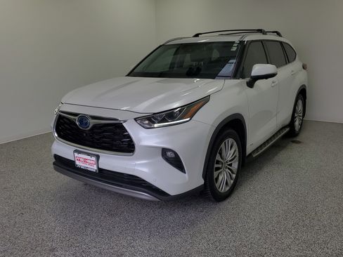Used 2023 Toyota Highlander Platinum AWD/4WD image 2