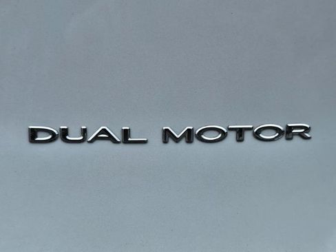 Used 2022 Tesla Model Y Long Range AWD/4WD image 33