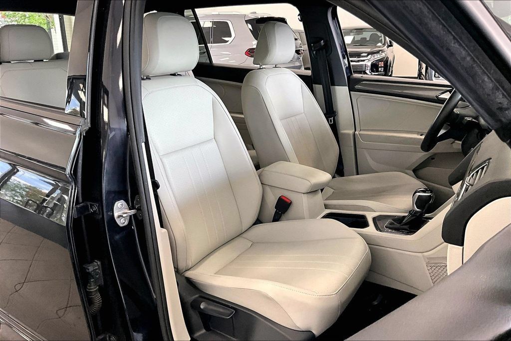 Used 2023 Volkswagen Tiguan SE R-Line FWD image 26