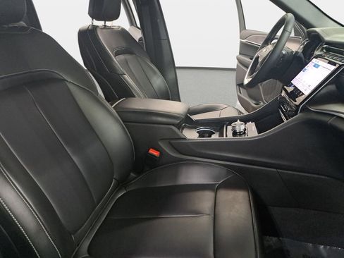 Certified 2024 Jeep Grand Cherokee Limited image 11