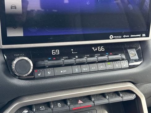 Used 2024 Toyota Tundra Limited image 31