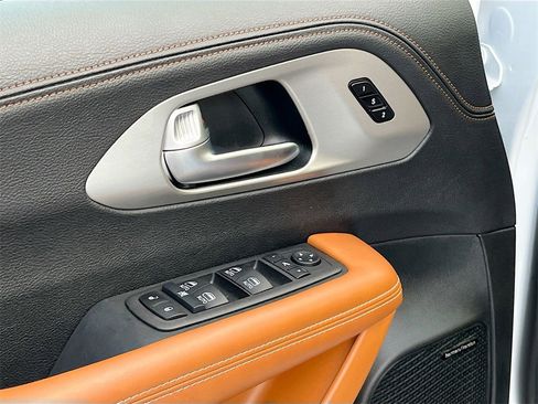 Certified 2024 Chrysler Pacifica Pinnacle image 18