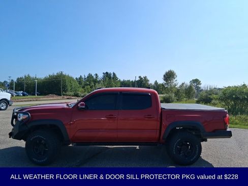 Used 2019 Toyota Tacoma TRD Off-Road AWD/4WD image 2