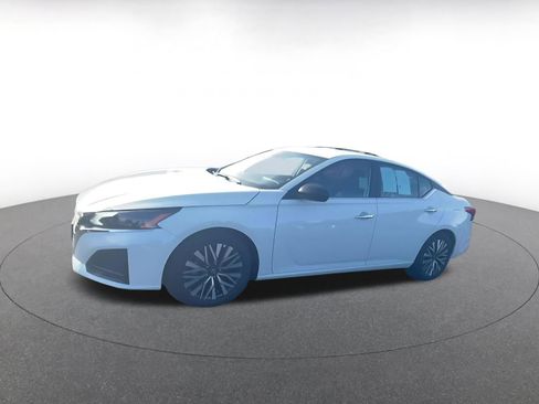 Used 2025 Nissan Altima 2.5 SV image 8