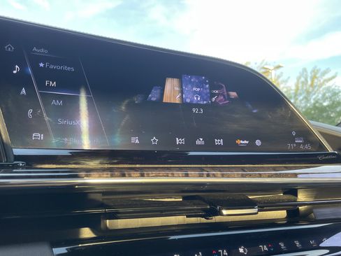 Used 2023 Cadillac Escalade ESV Premium Luxury image 21