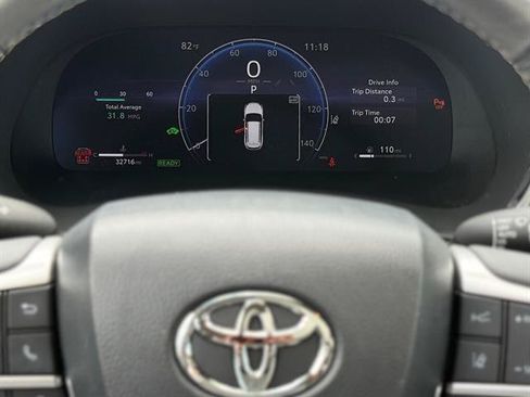 Used 2024 Toyota Highlander Platinum FWD image 16