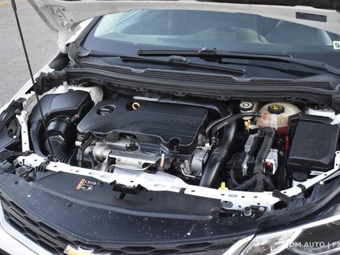 Used 2018 Chevrolet Cruze LT w/ LT Fleet Convenience Package FWD image 31