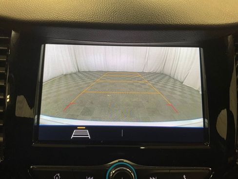 Used 2020 Chevrolet Trax LT w/ LT Convenience Package image 21