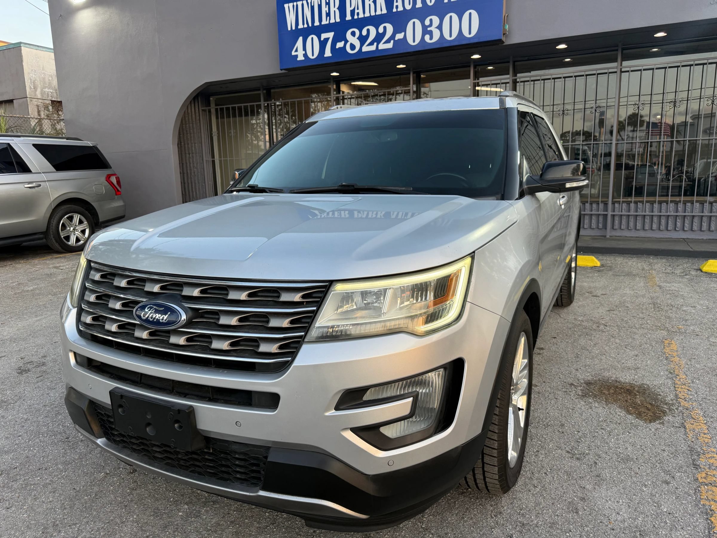 Used 2017 Ford Explorer XLT w/ Equipment Group 202A FWD image 1