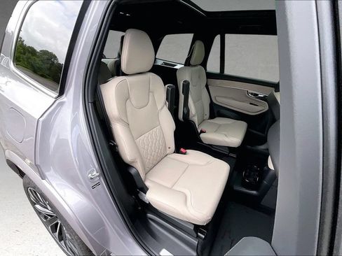 New 2026 Volvo XC90 T8 Plus w/ Protection Package Premier AWD/4WD image 11