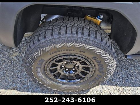 Used 2025 GMC Canyon AT4 w/ AT4X AEV Edition AWD/4WD image 9