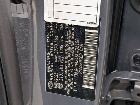 Used 2025 Hyundai Venue SEL FWD image 35