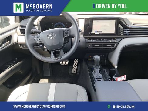 Used 2025 Toyota Camry SE w/ Convenience Package FWD image 21