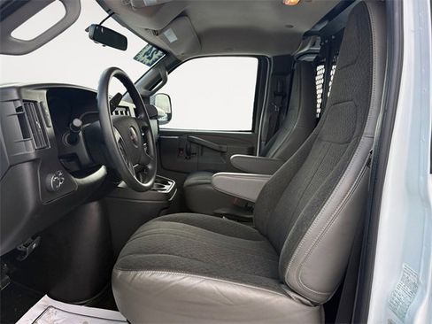 Used 2024 GMC Savana 2500 w/ Driver Convenience Package image 9