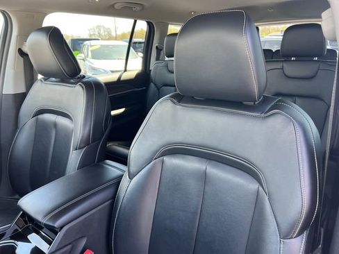 Used 2023 Jeep Grand Cherokee L Limited w/ Black Appearance Package AWD/4WD image 15