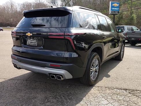 Used 2025 Chevrolet Traverse LT image 15