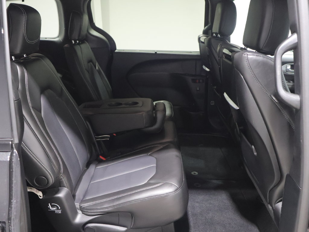 Used 2023 Chrysler Pacifica Touring-L w/ Uconnect Theater Family Group FWD image 20