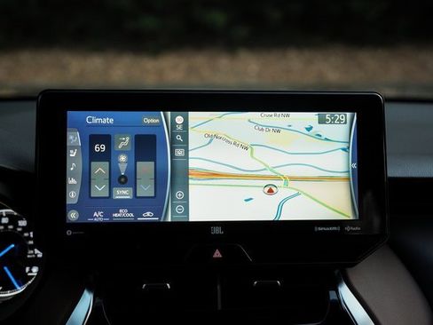 Used 2022 Toyota Venza XLE image 28