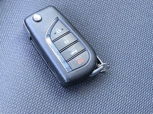 Used 2022 Toyota Corolla LE image 20