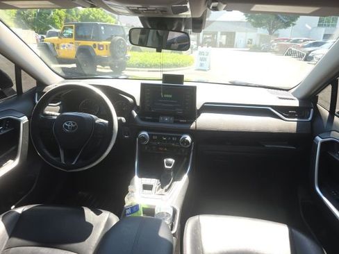 Used 2020 Toyota RAV4 XLE Premium AWD/4WD image 10