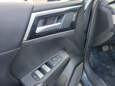 Used 2024 Mitsubishi Outlander SE image 18