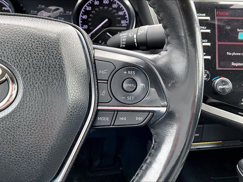 Used 2020 Toyota Camry XLE image 12