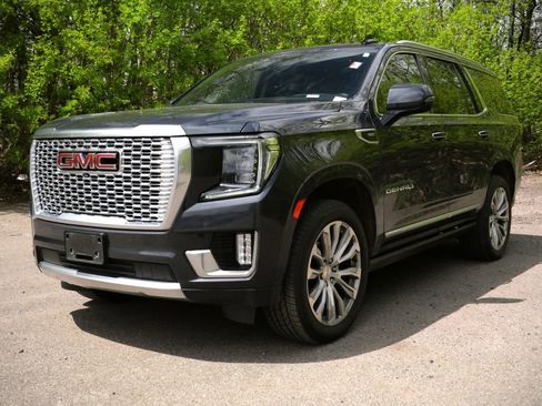 Used 2022 GMC Yukon Denali w/ Denali Premium Package AWD/4WD image 3