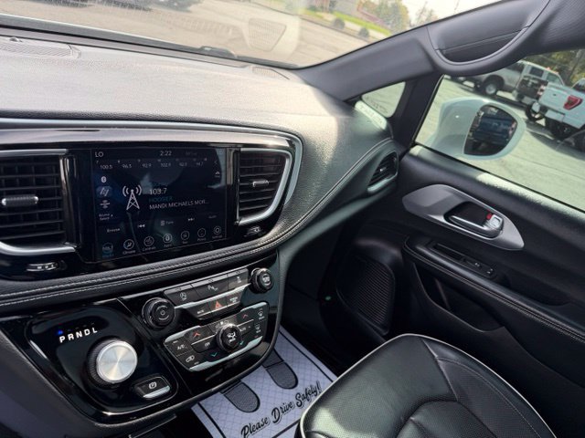 Used 2020 Chrysler Pacifica Limited FWD image 30
