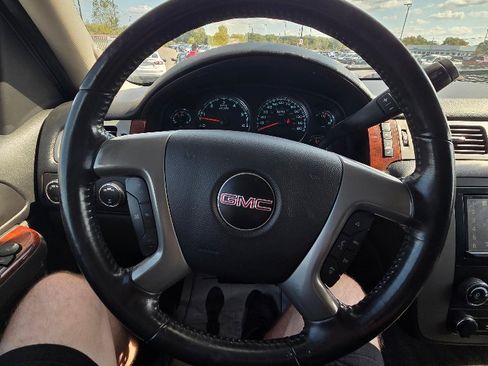 Used 2014 GMC Yukon SLE image 17