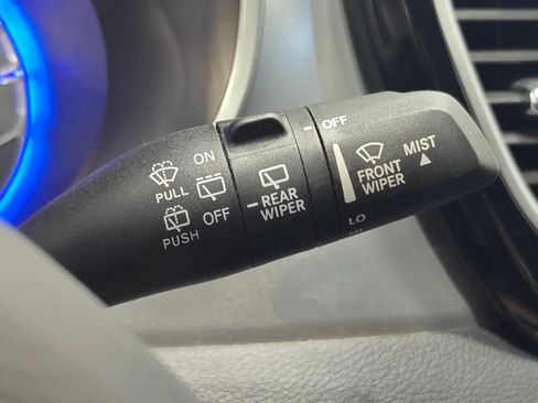 Used 2023 Chrysler Pacifica Touring FWD image 45