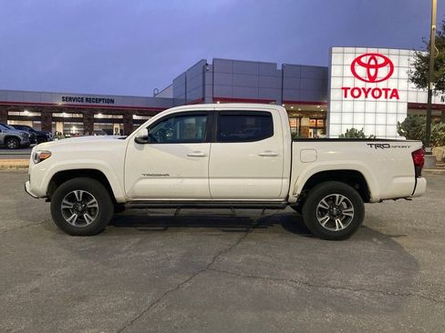 Used 2019 Toyota Tacoma TRD Sport image 8