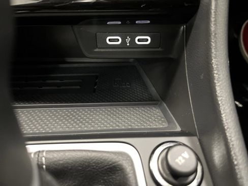 Used 2025 Volkswagen Jetta SE w/ Sunroof Package image 23