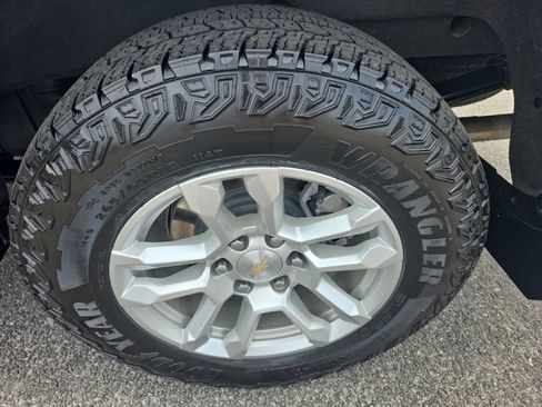 Used 2024 Chevrolet Silverado 1500 LT AWD/4WD image 8