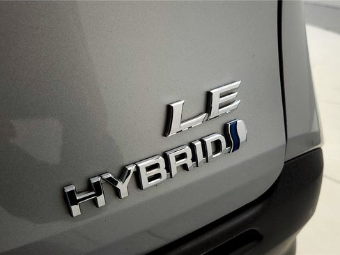 Used 2024 Toyota Sienna LE image 13