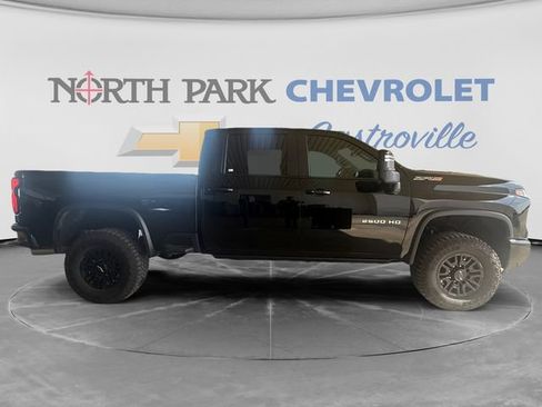 Used 2026 Chevrolet Silverado 2500 ZR2 AWD/4WD image 4