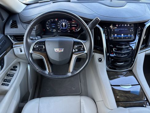 Used 2019 Cadillac Escalade Luxury image 19