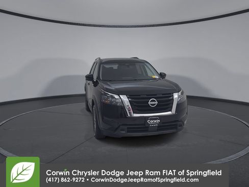 Used 2025 Nissan Pathfinder SV FWD image 4