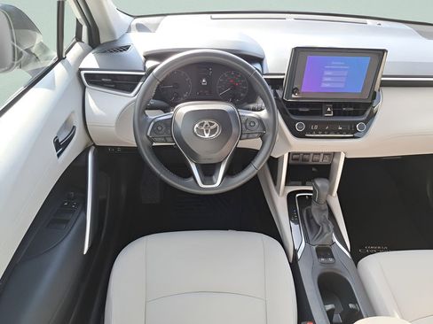 Certified 2025 Toyota Corolla Cross LE image 11